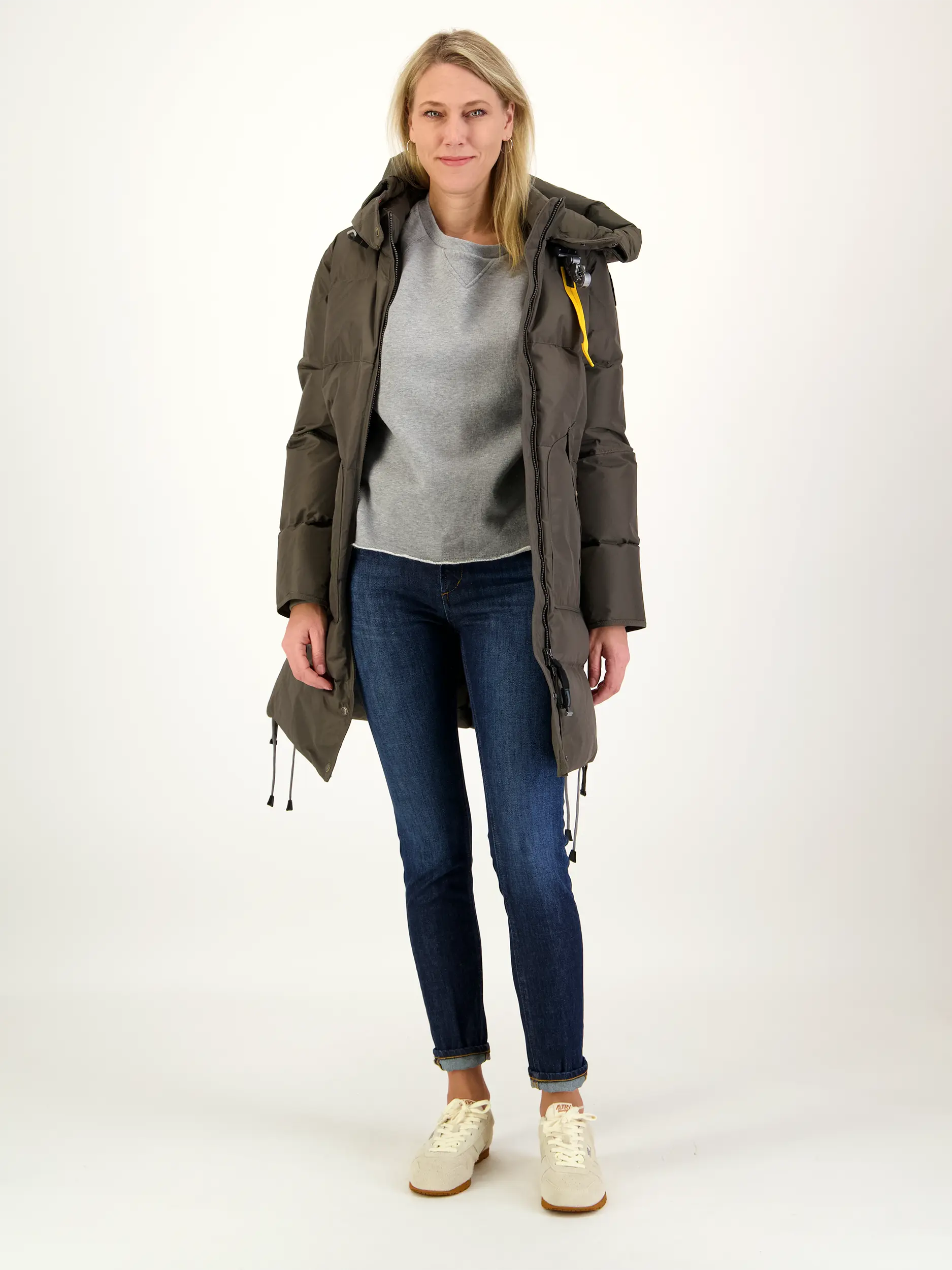 Mid Rise Skinny Fit Jeans 'Monroe' - Artikel Teil eines Outfits getragen von einem Modell