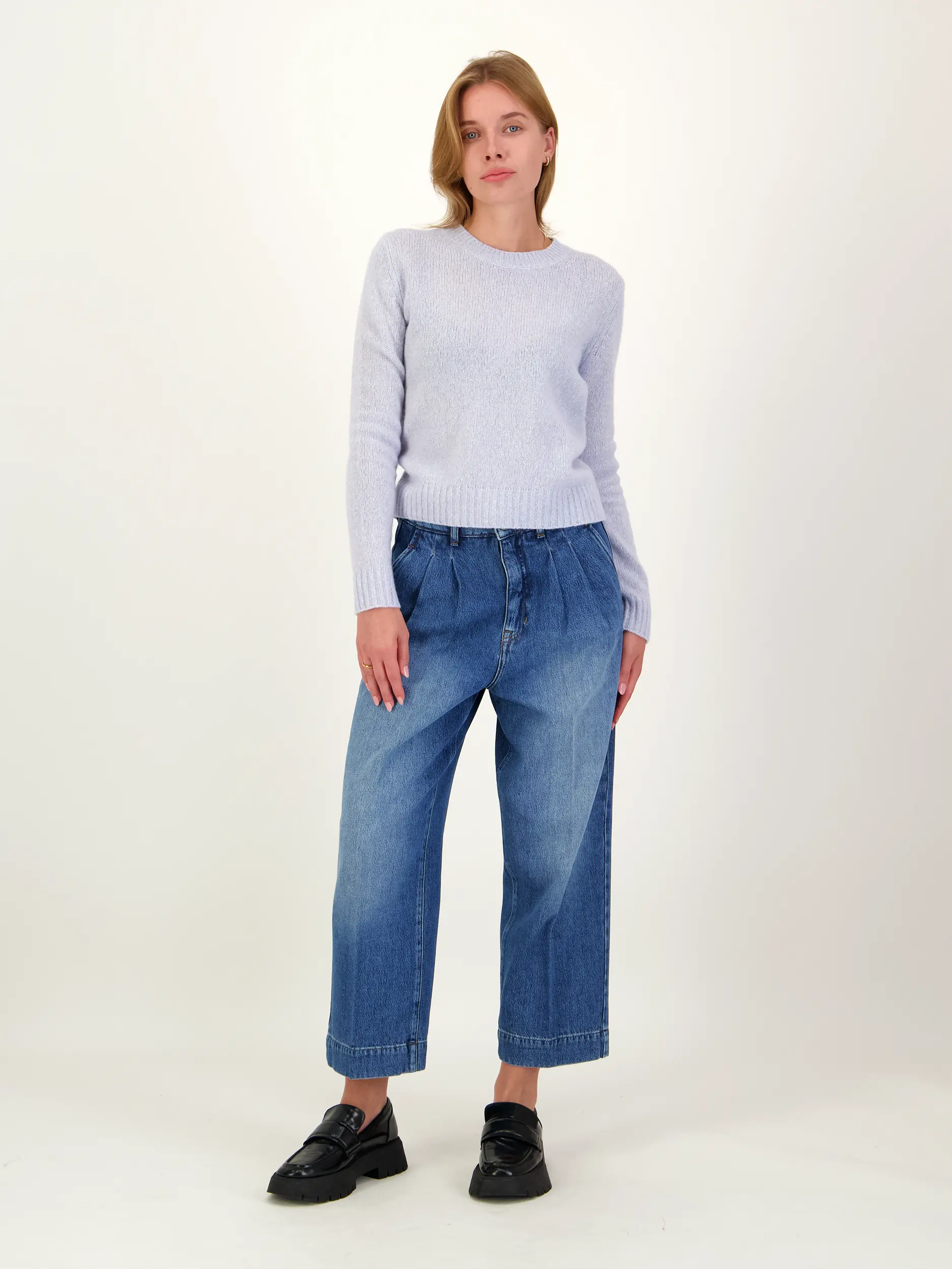 High Waist Wide Leg Unisex Jeans 'Noa Crop' - Artikel Vorderseite getragen von einem Modell