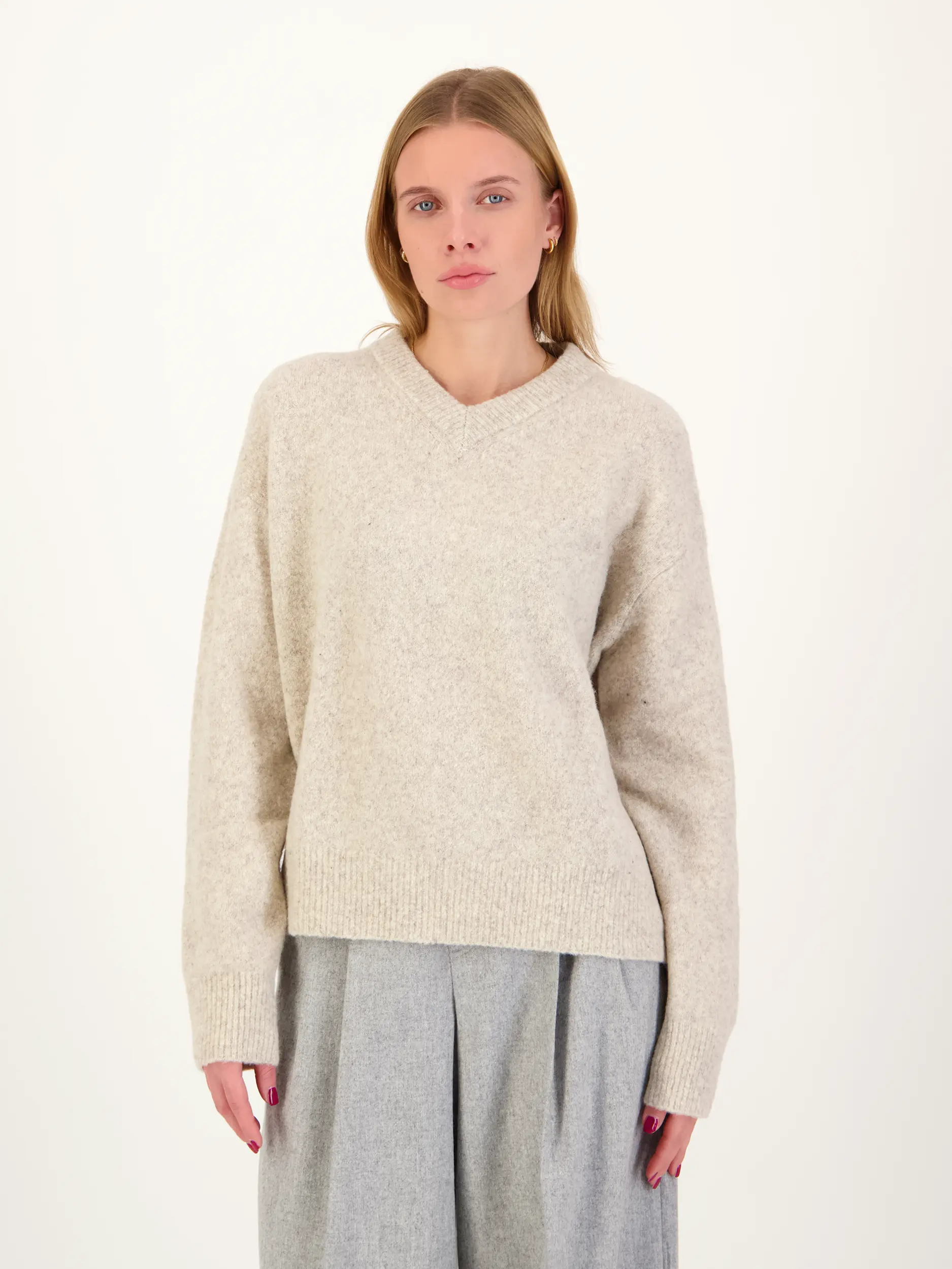 Pullover 'Samelody' aus Wolle langarm - Artikel Vorderseite getragen von einem Modell - Farbe: Grau
