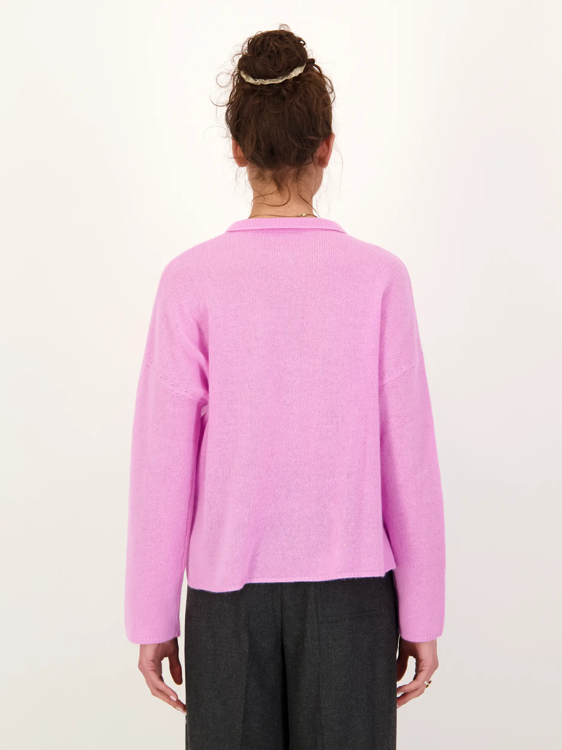 Pullover aus Kaschmir Mix - Artikel Rückseite getragen von einem Modell - Farbe: Rot