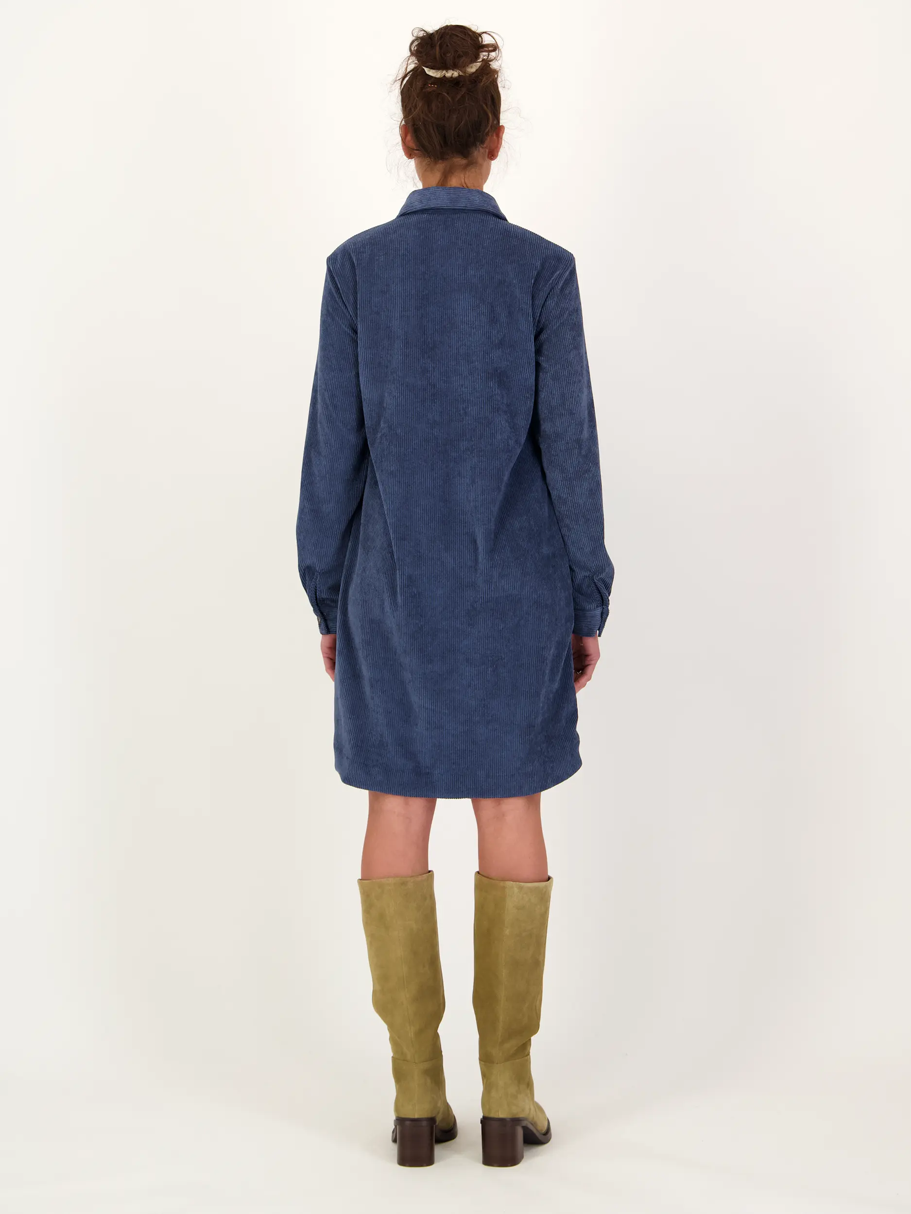 Midi Cordkleid 'Marisa' langarm - Artikel Rückseite getragen von einem Modell - Farbe: Blau
