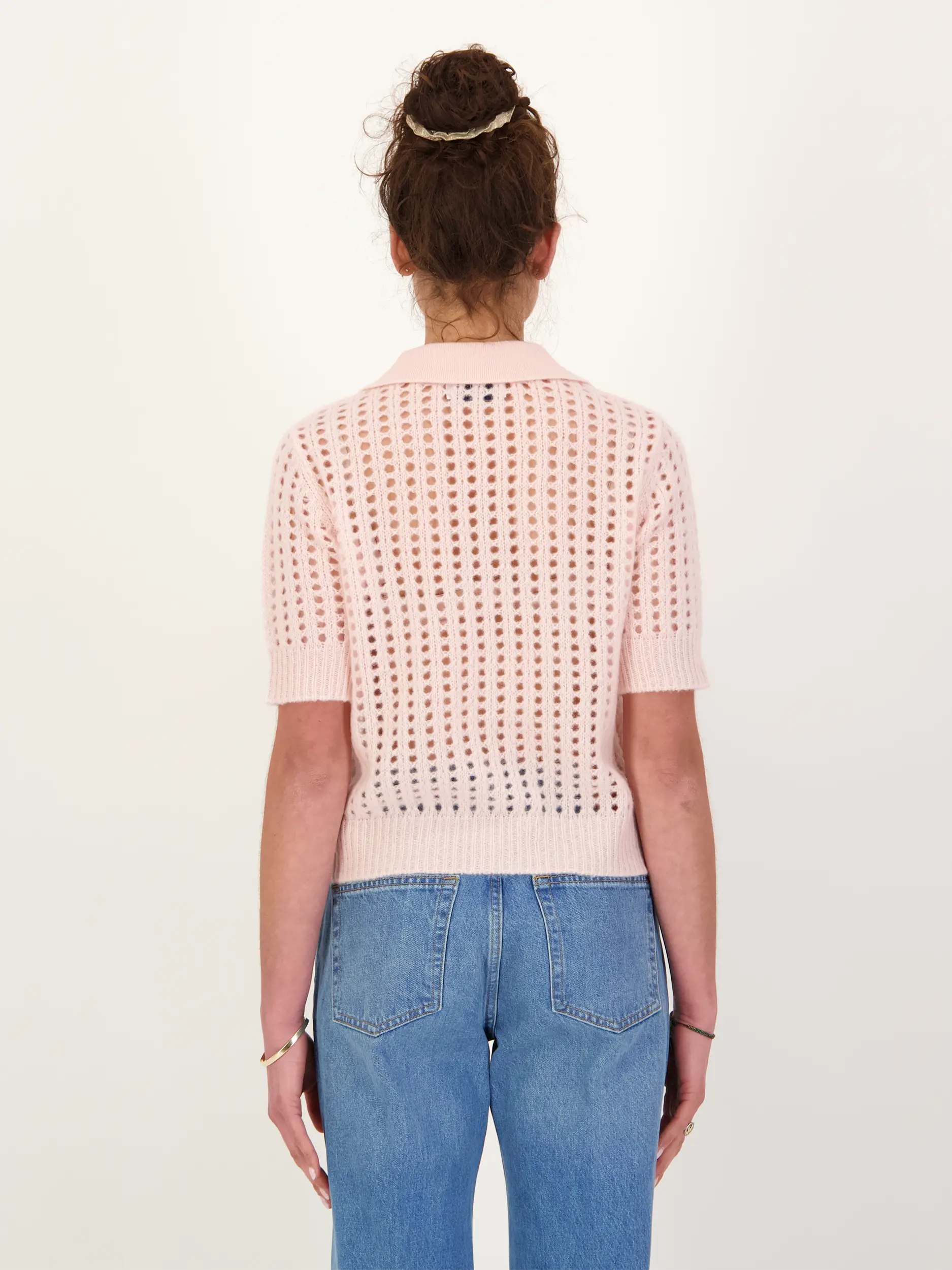 Pullover 'Kikyo' aus Kaschmir Seide Mix - Artikel Rückseite getragen von einem Modell - Farbe: Rosa&Pink