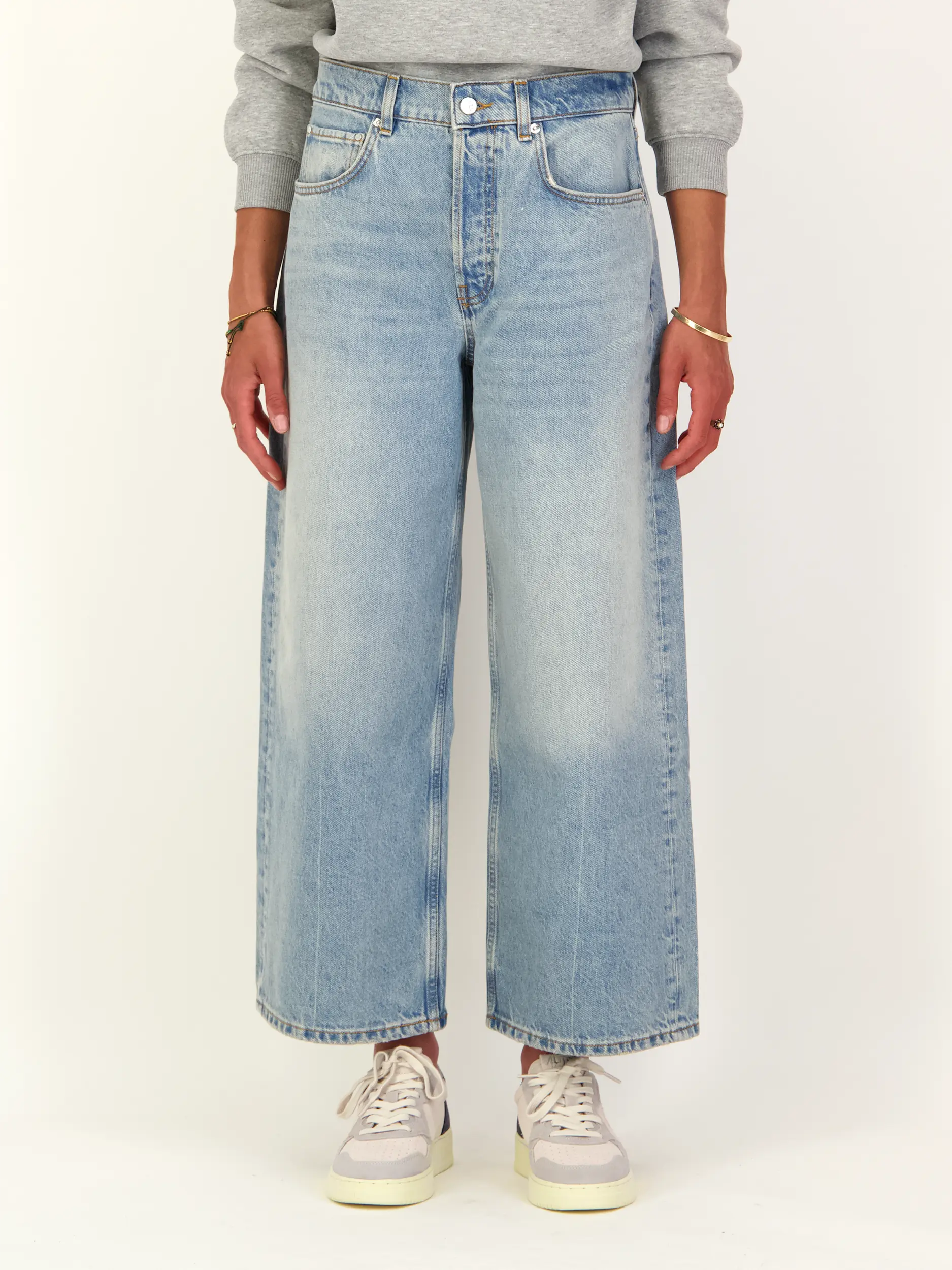 High Rise Wide Leg Jeans 'Heath Jean' - Artikel Vorderseite getragen von einem Modell