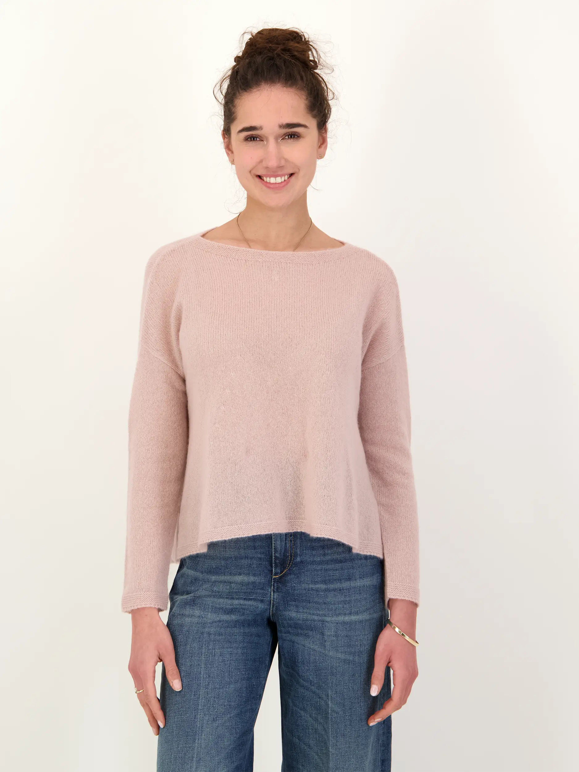 Pullover 'Cidalia' aus Kaschmir Seide Mix - Artikel Vorderseite getragen von einem Modell - Farbe: Rosa&Pink