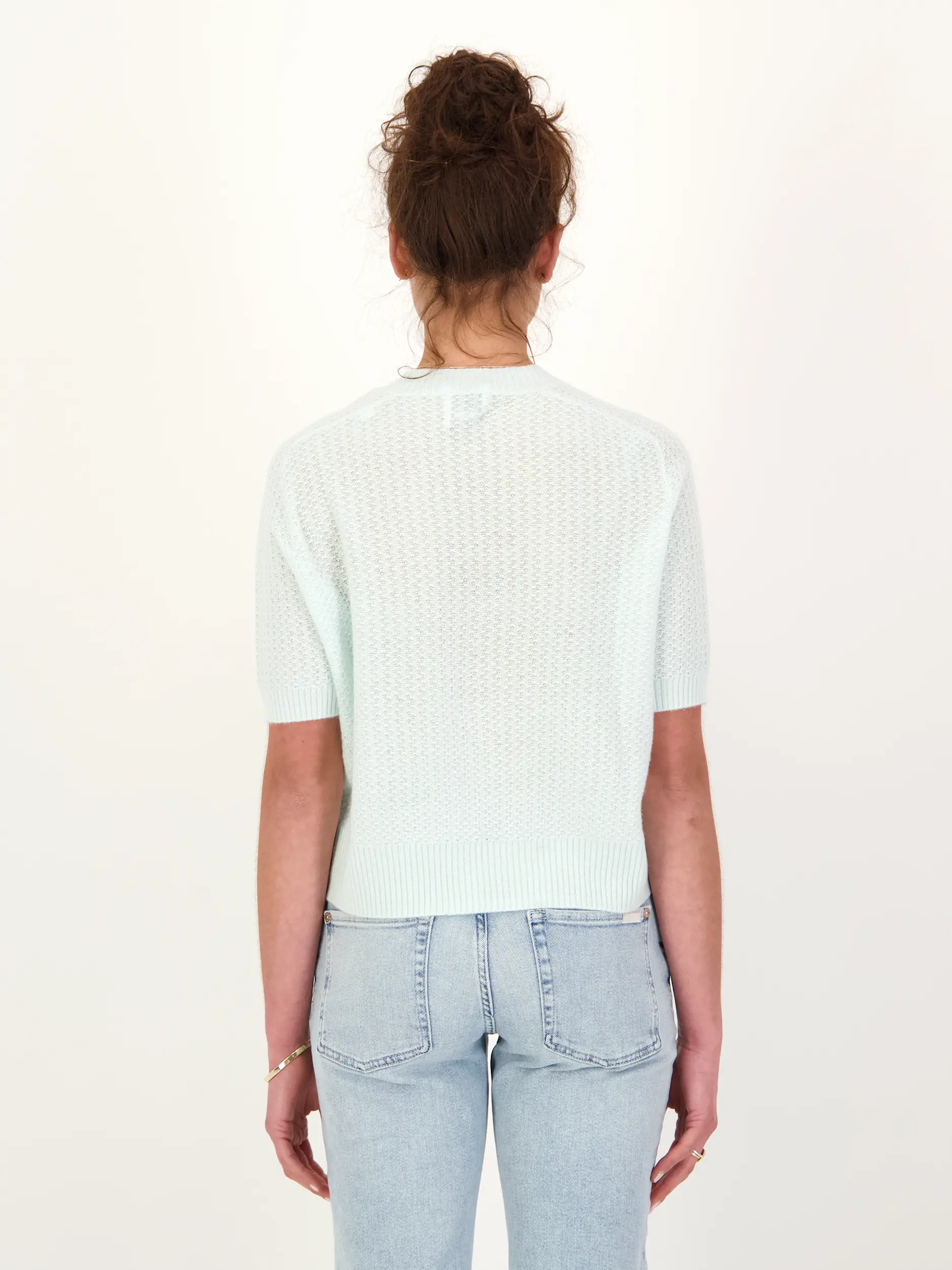 Pullover aus Kaschmir kurzarm - Artikel Rückseite getragen von einem Modell - Farbe: Grün