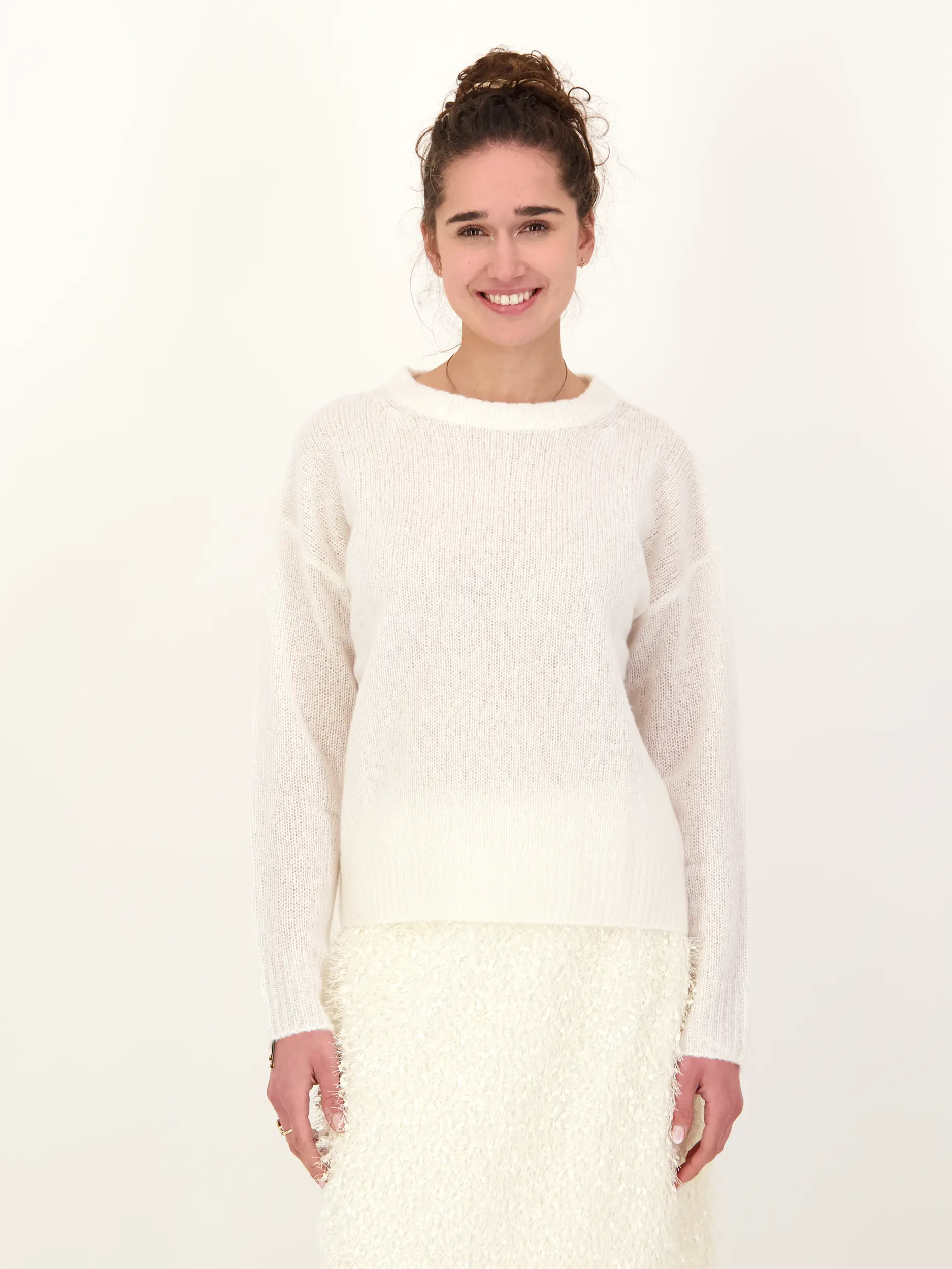 Pullover 'Lova' - Artikel Vorderseite getragen von einem Modell - Farbe: Creme