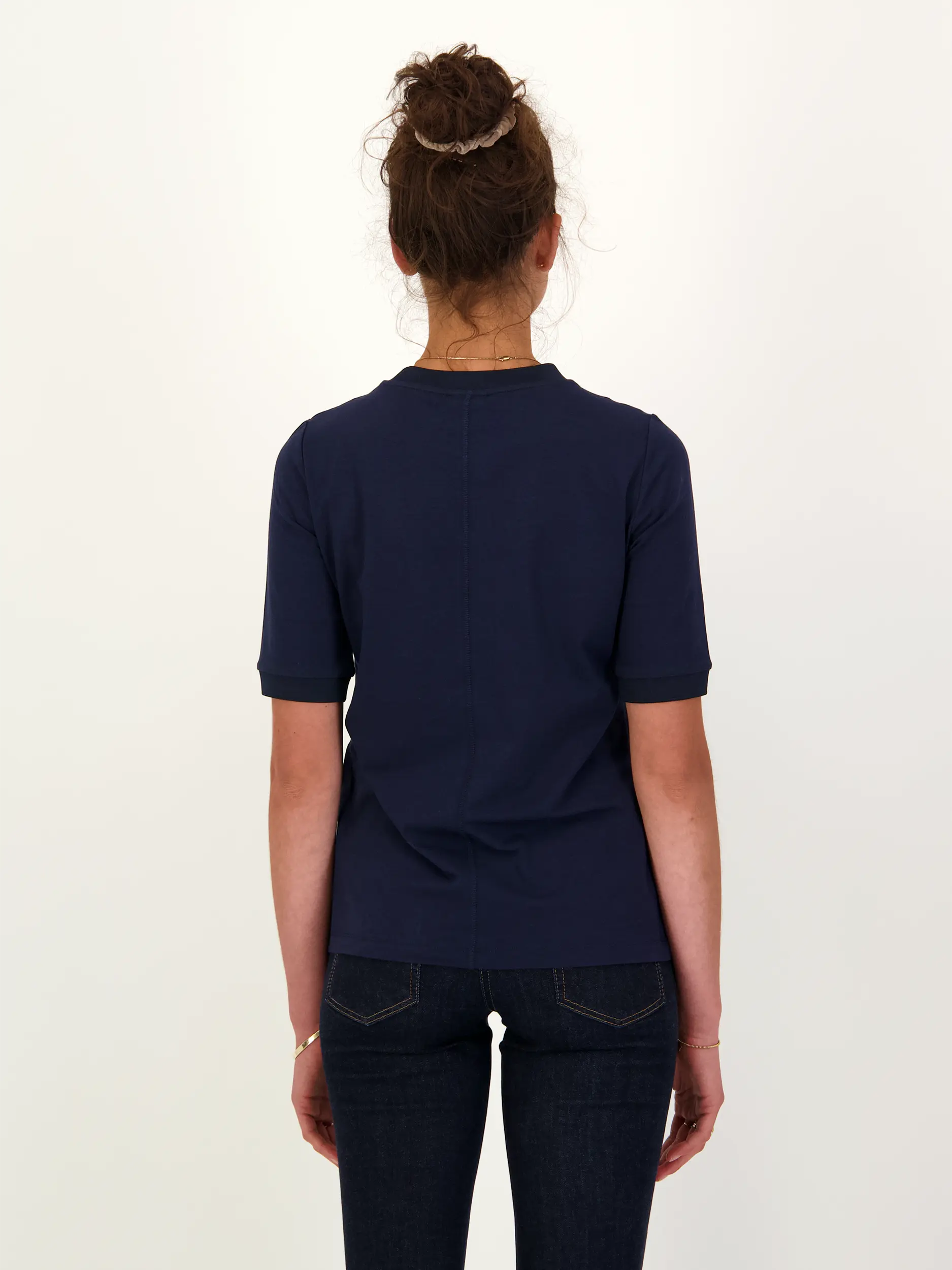 T-Shirt 'Alexi' - Artikel Rückseite getragen von einem Modell - Farbe: Blau