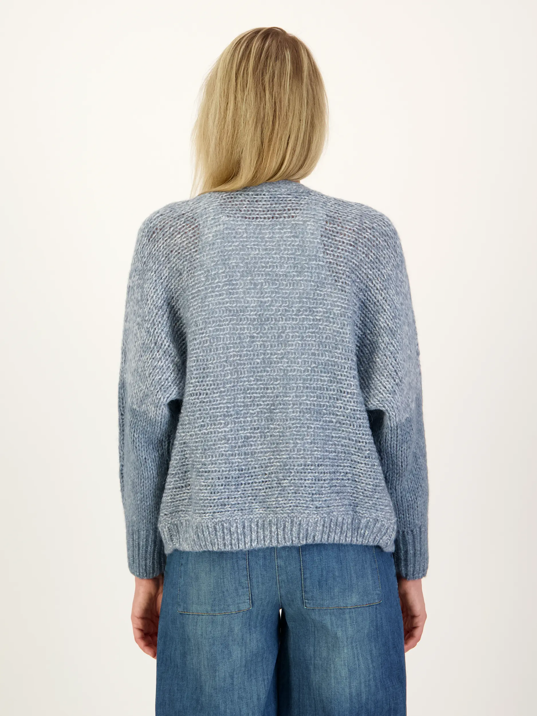 Strickjacke aus Woll-Mix - Artikel Rückseite getragen von einem Modell