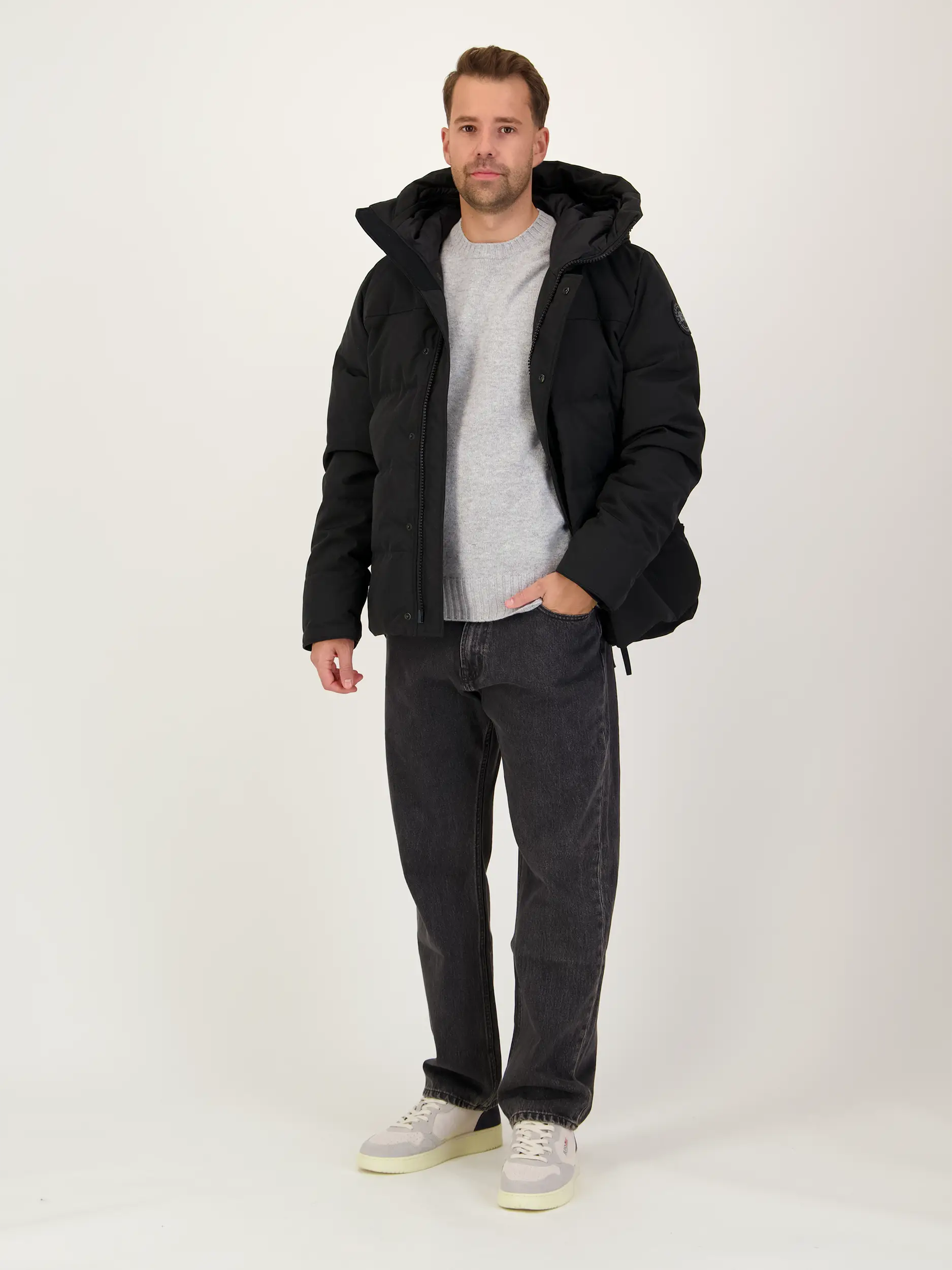 Pullover 'Rifredo' aus Kaschmir-Merino-Mix - Artikel Teil eines Outfits getragen von einem Modell - Farbe: Grau