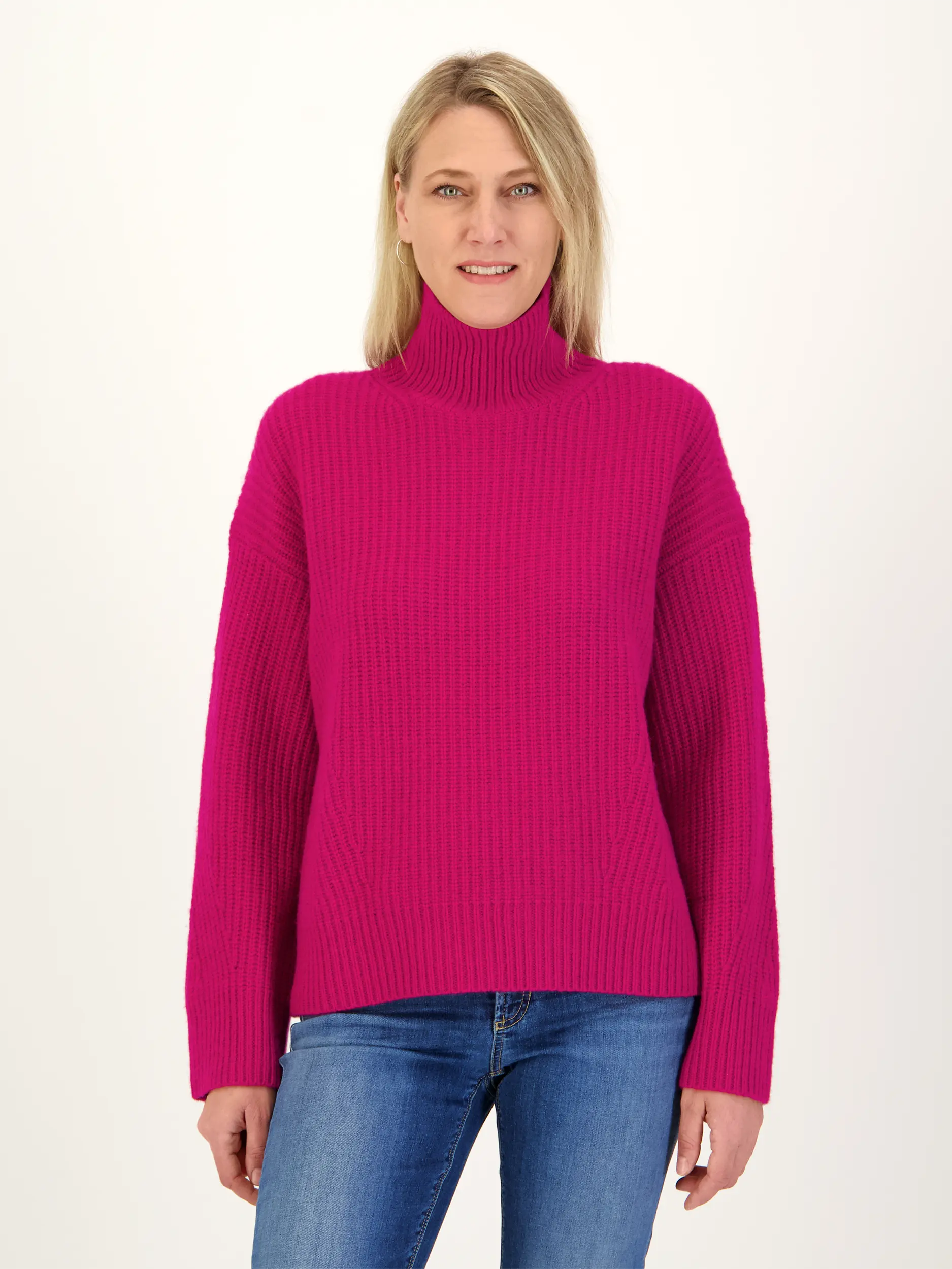 Rollkragenpullover aus Kaschmir langarm - Artikel Vorderseite getragen von einem Modell