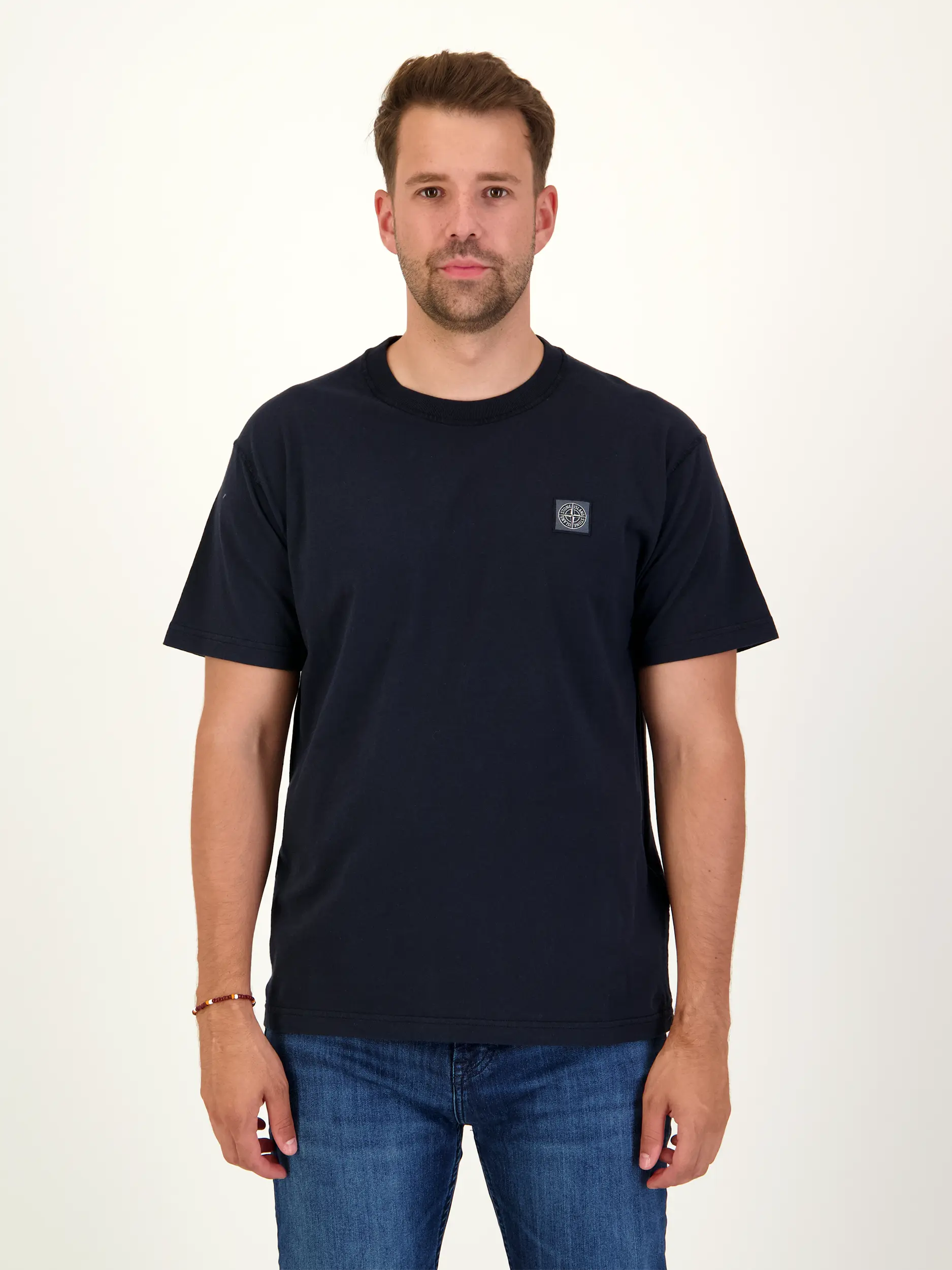 T-Shirt - Artikel Vorderseite getragen von einem Modell