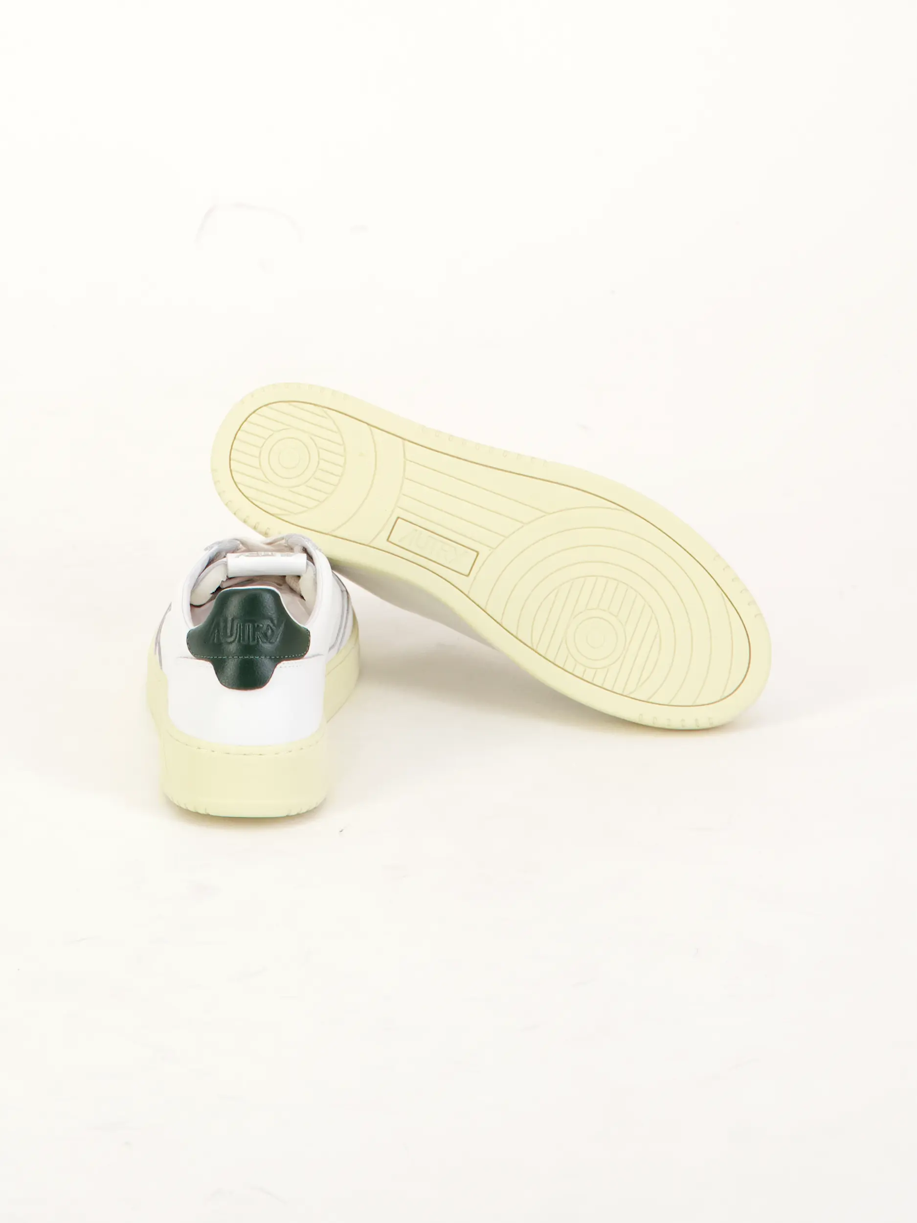 Sneaker 'Medalist' aus Leder - Artikel Rückseite getragen von einem Modell - Farbe: Grün