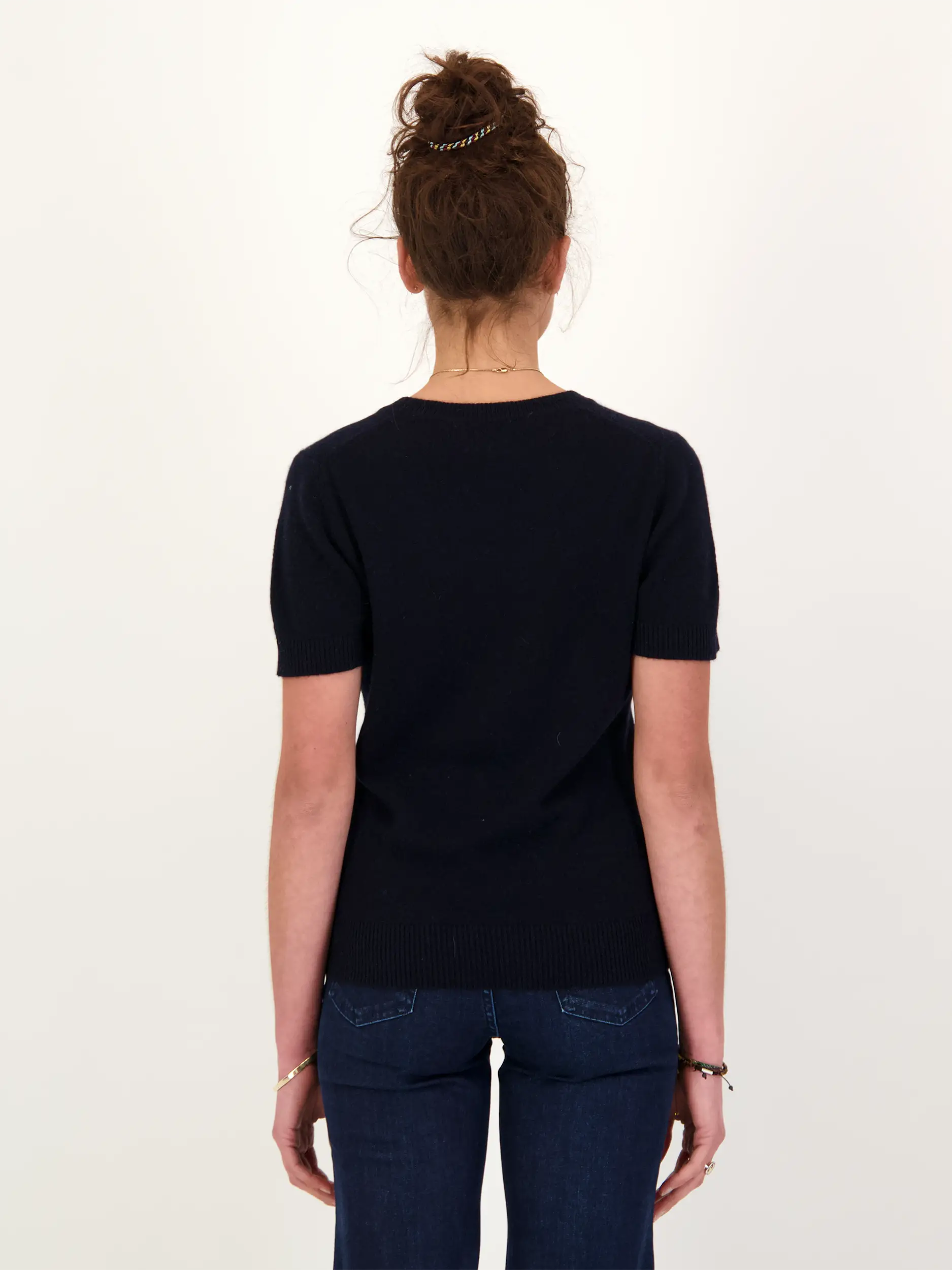 Pullover Kurzarm - Artikel Rückseite getragen von einem Modell - Farbe: Blau