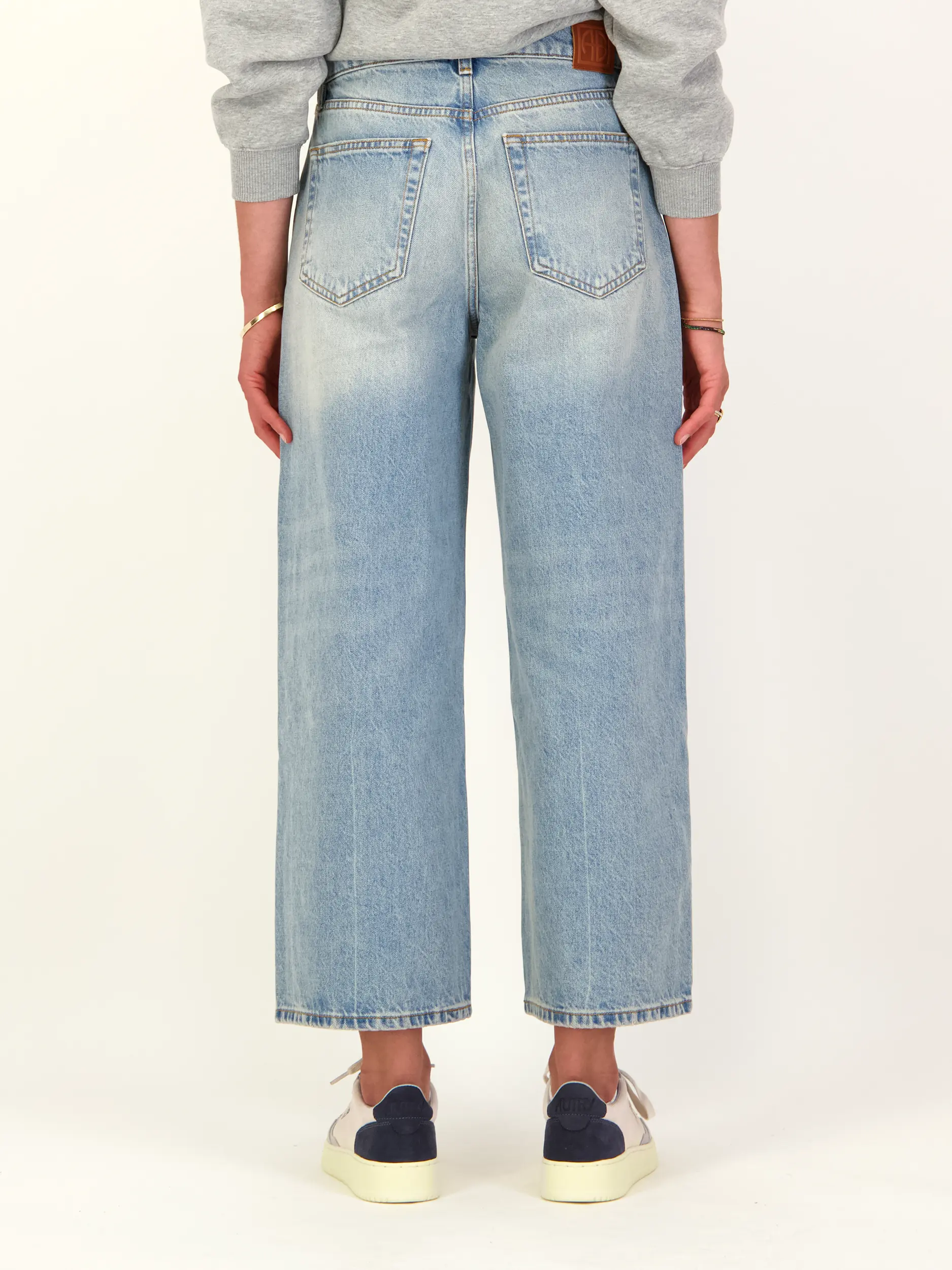High Rise Wide Leg Jeans 'Heath Jean' - Artikel Rückseite getragen von einem Modell