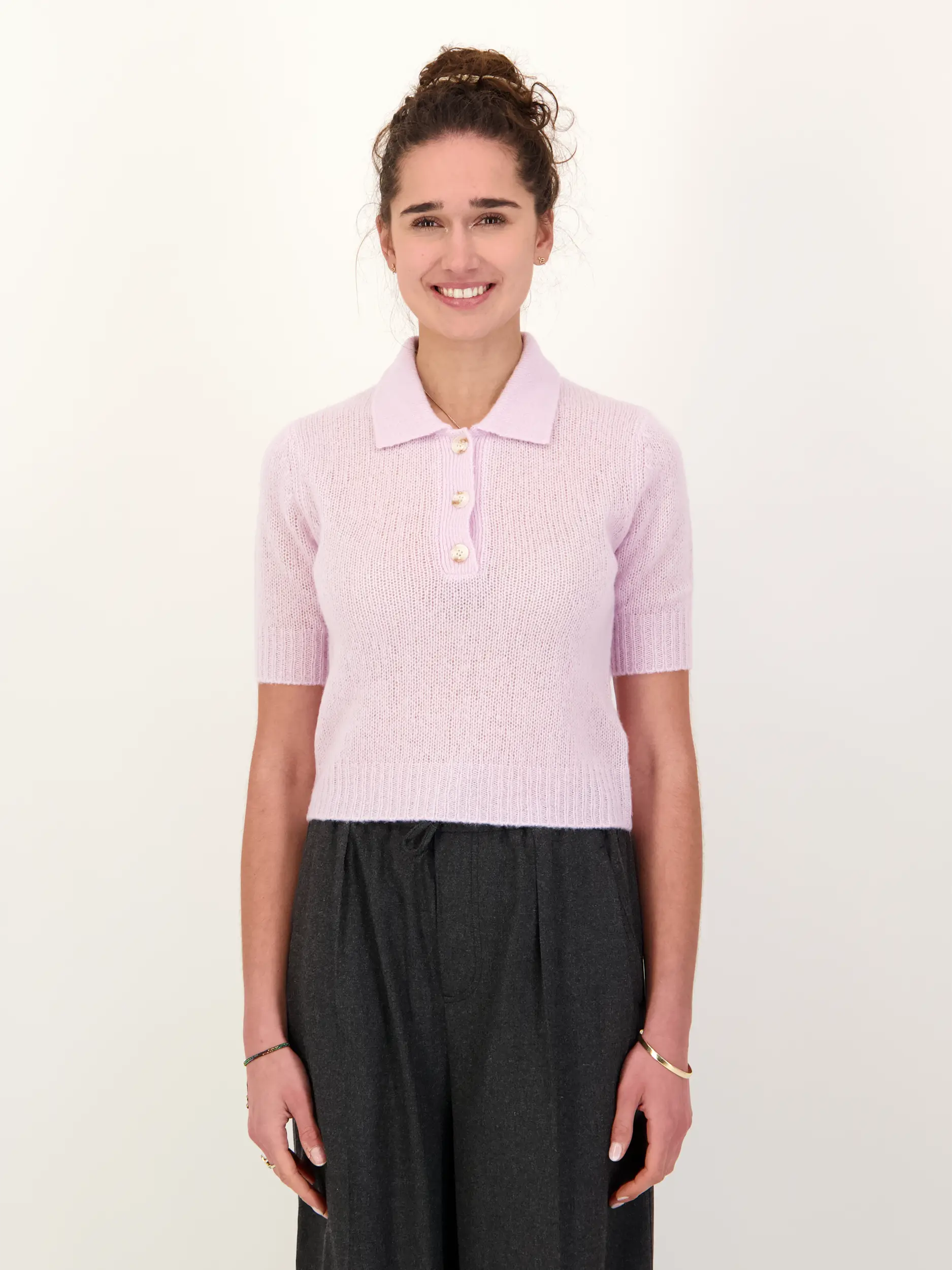 Pullover 'Masy'  - Artikel Vorderseite getragen von einem Modell - Farbe: Rosa&Pink