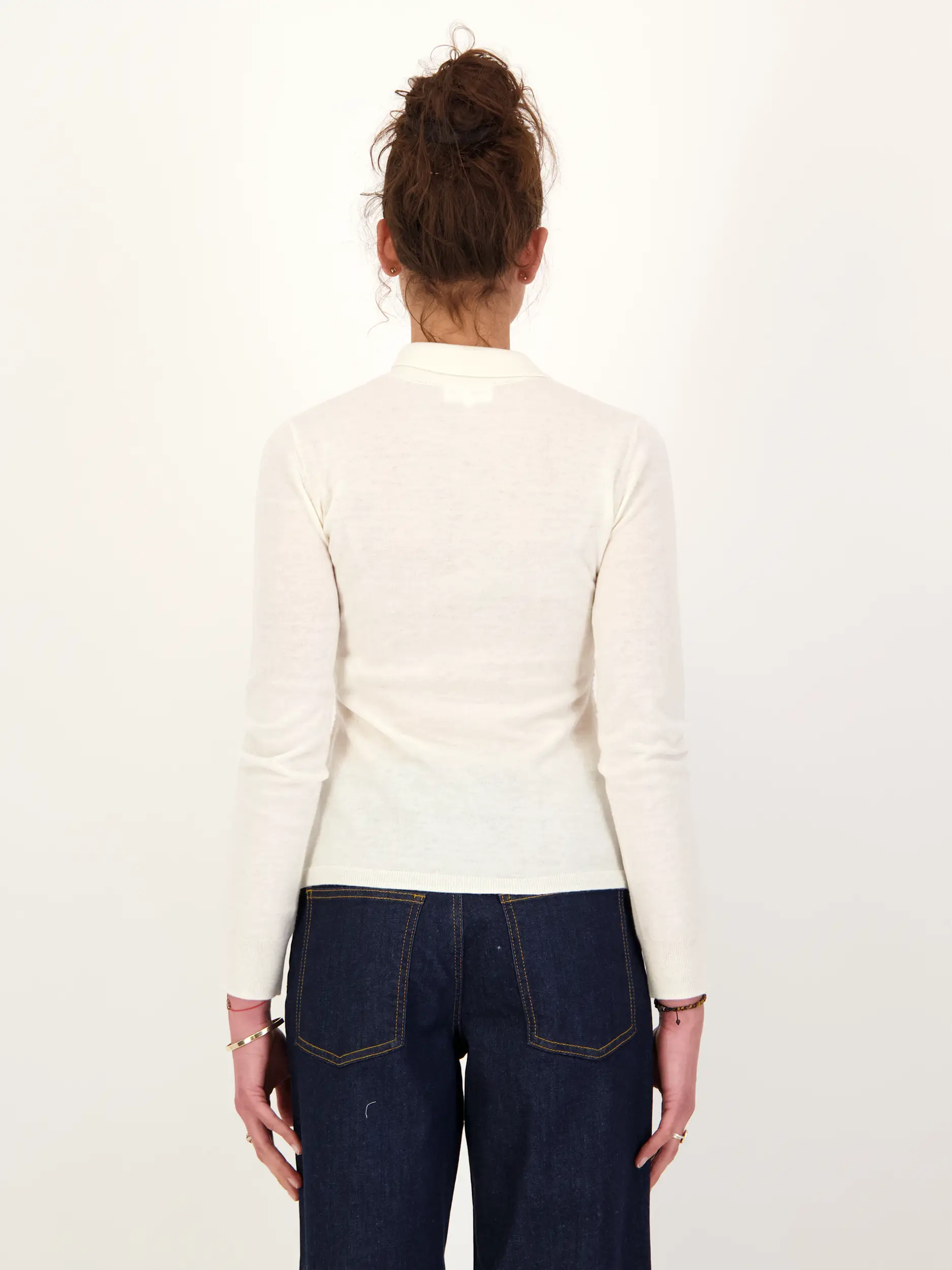 Poloshirt aus Wolle - Artikel Rückseite getragen von einem Modell - Farbe: Creme