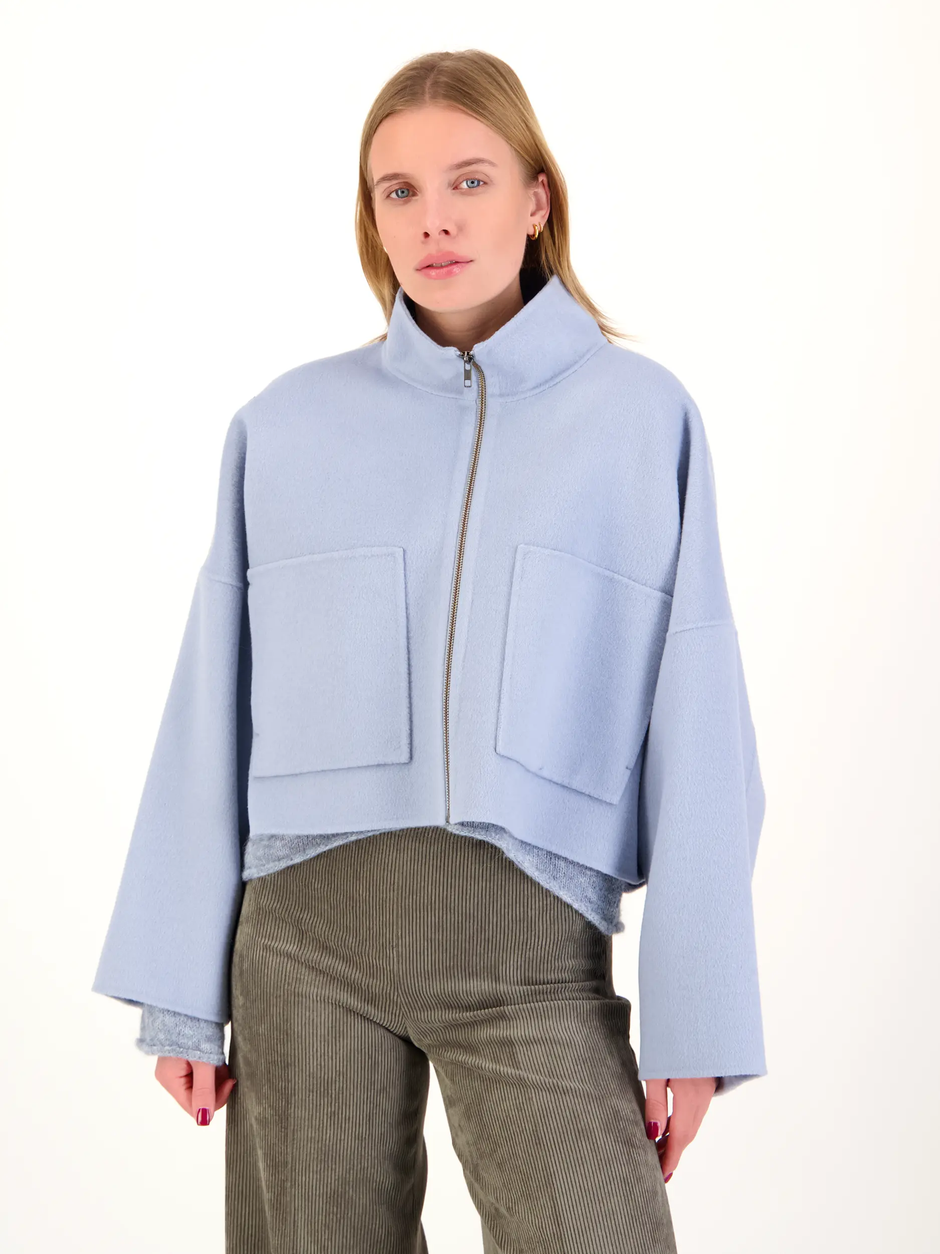 Wolljacke 'Elstow' - Artikel Vorderseite getragen von einem Modell - Farbe: Blau
