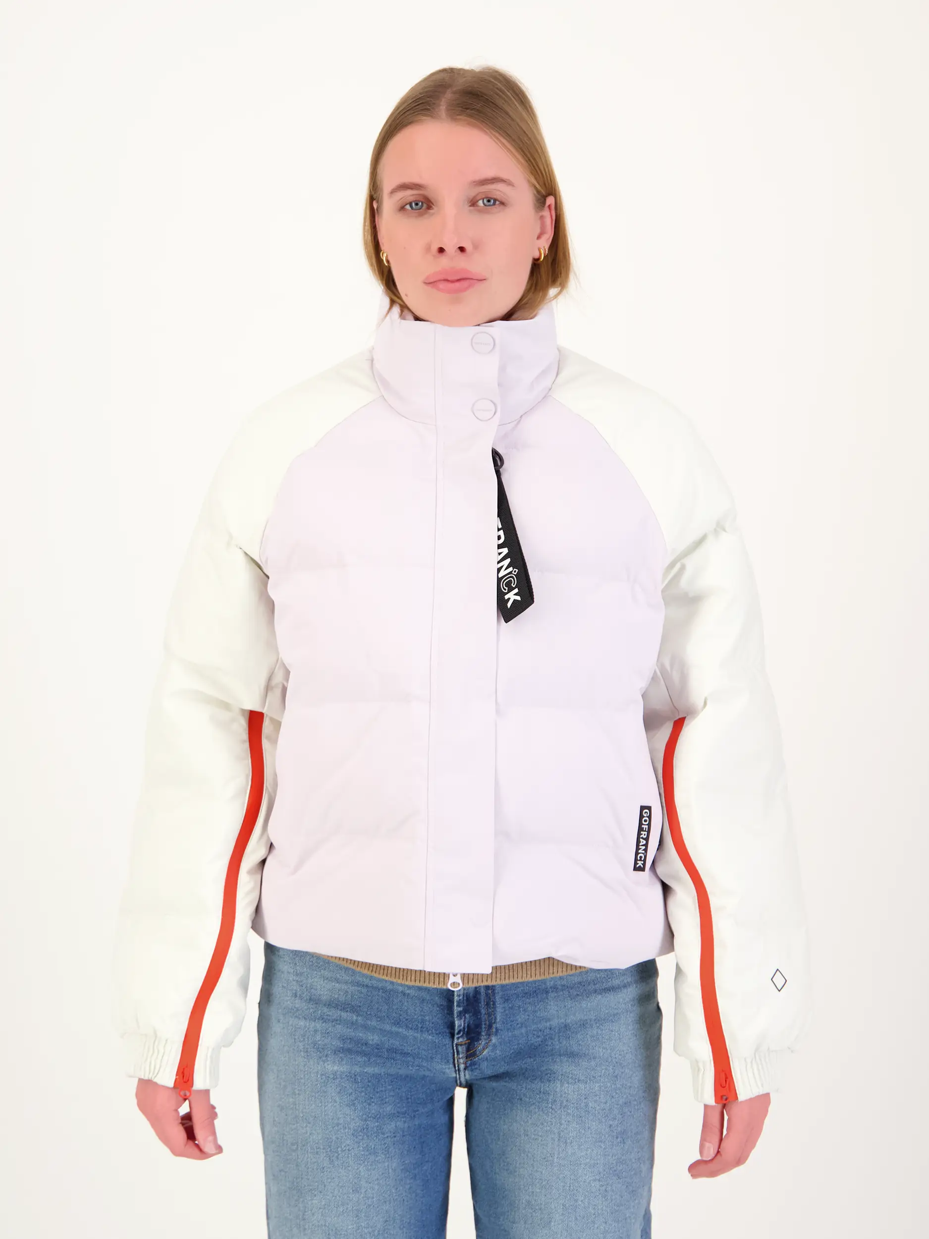 Jacke 'Agasga' - Artikel Vorderseite getragen von einem Modell - Farbe: Creme