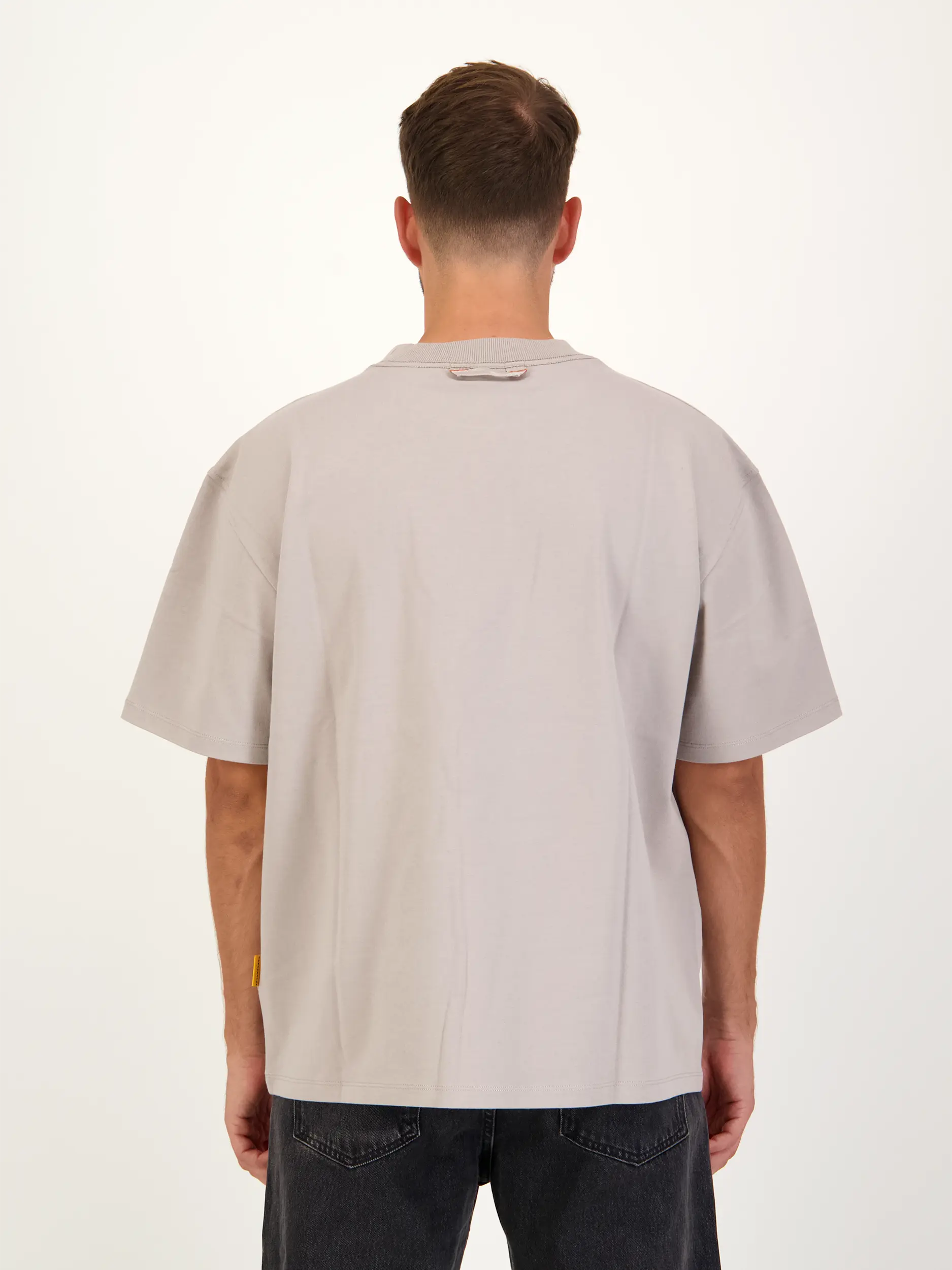 T-Shirt 'Reg' - Artikel Rückseite getragen von einem Modell - Farbe: Beige
