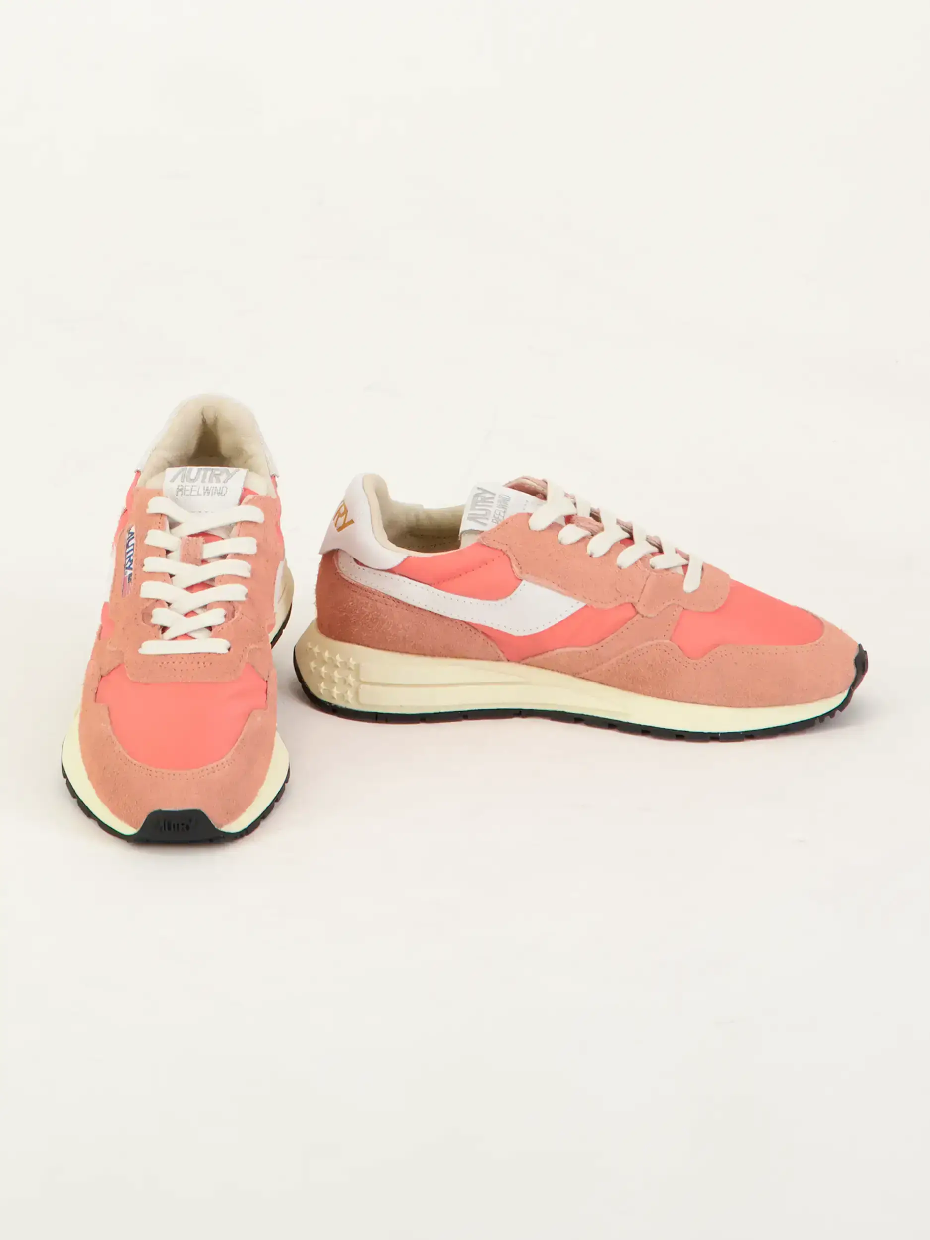 Sneaker 'Reelwind' - Artikel Vorderseite getragen von einem Modell - Farbe: Rot