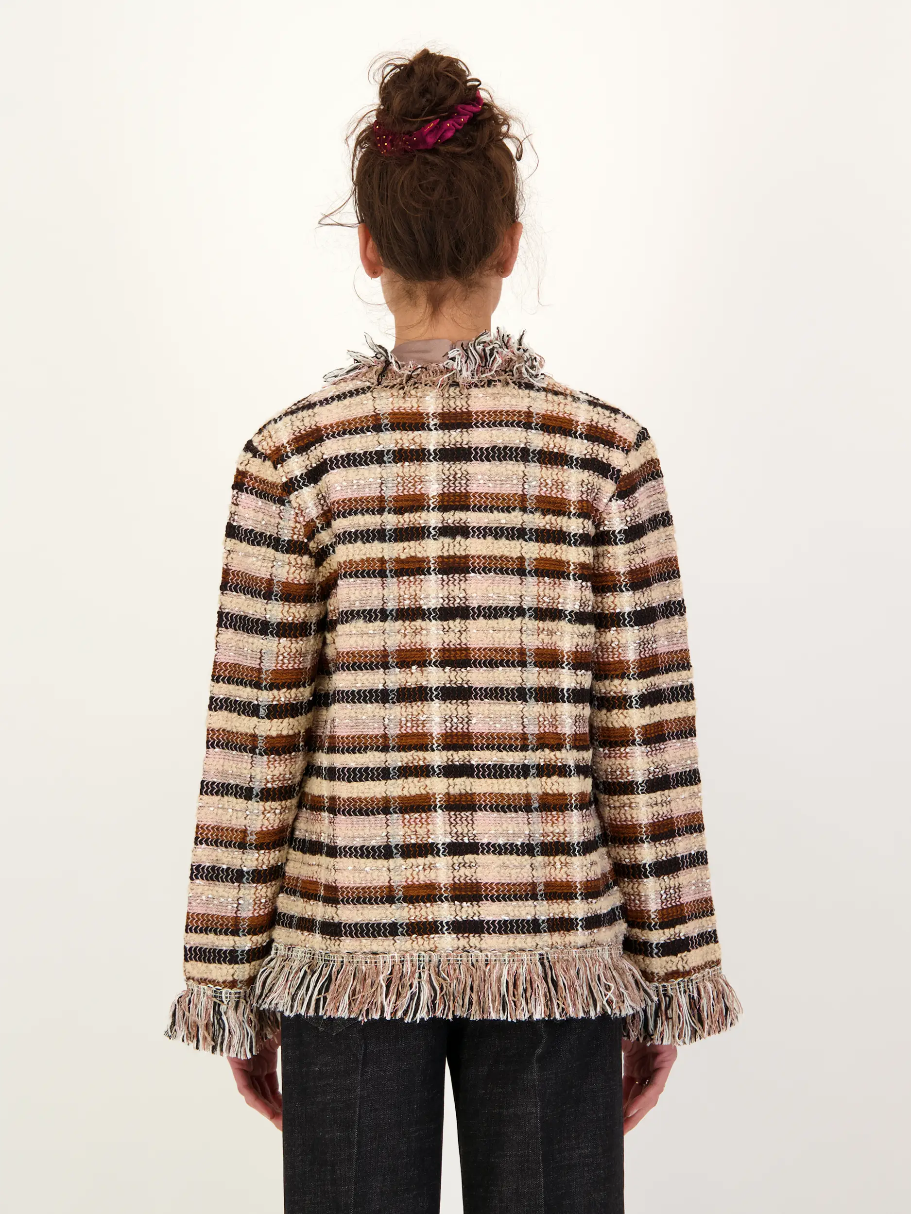 Strickjacke - Artikel Rückseite getragen von einem Modell - Farbe: Rot