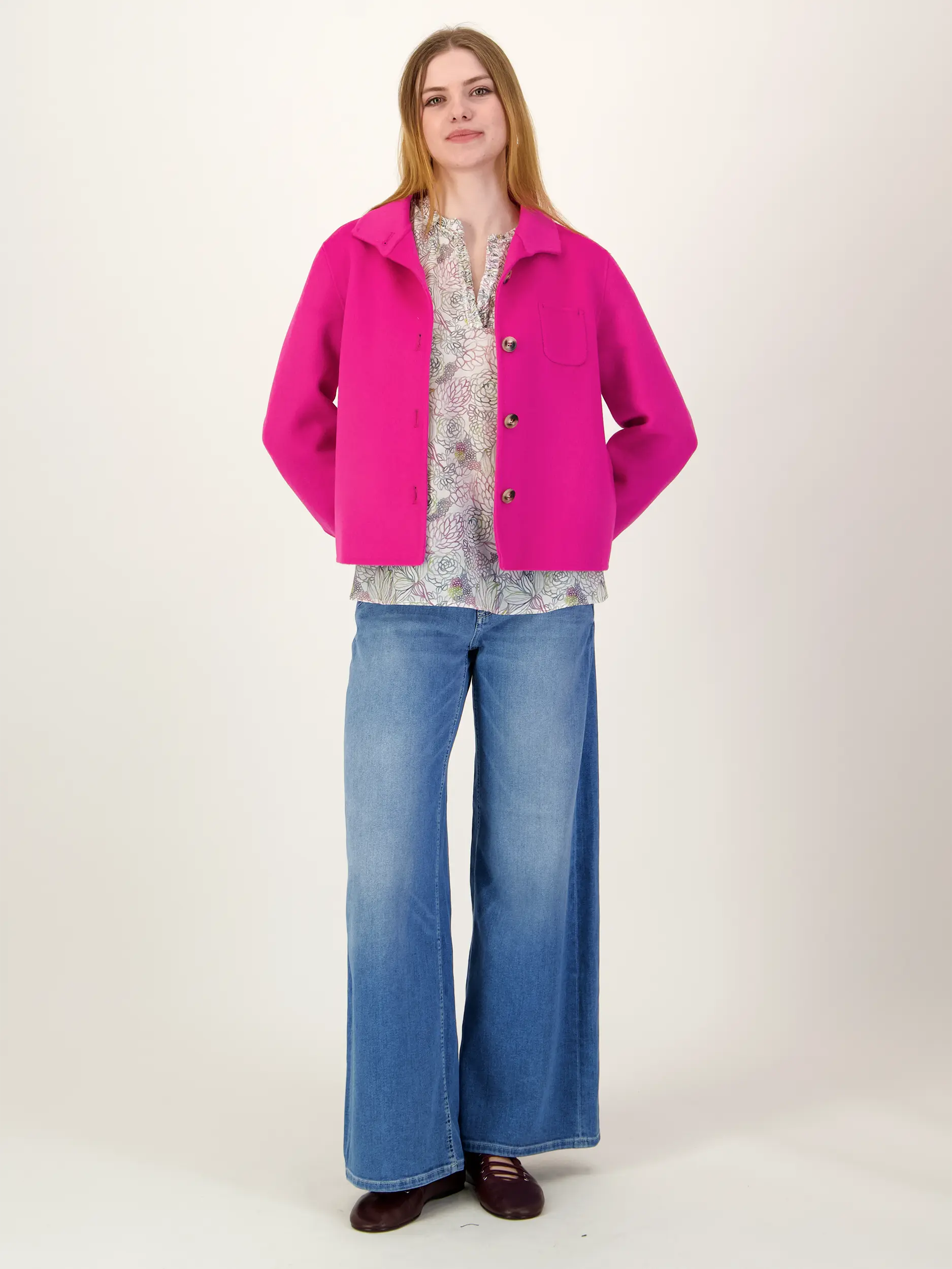 Bluse 'Lilkia' - Artikel Teil eines Outfits getragen von einem Modell