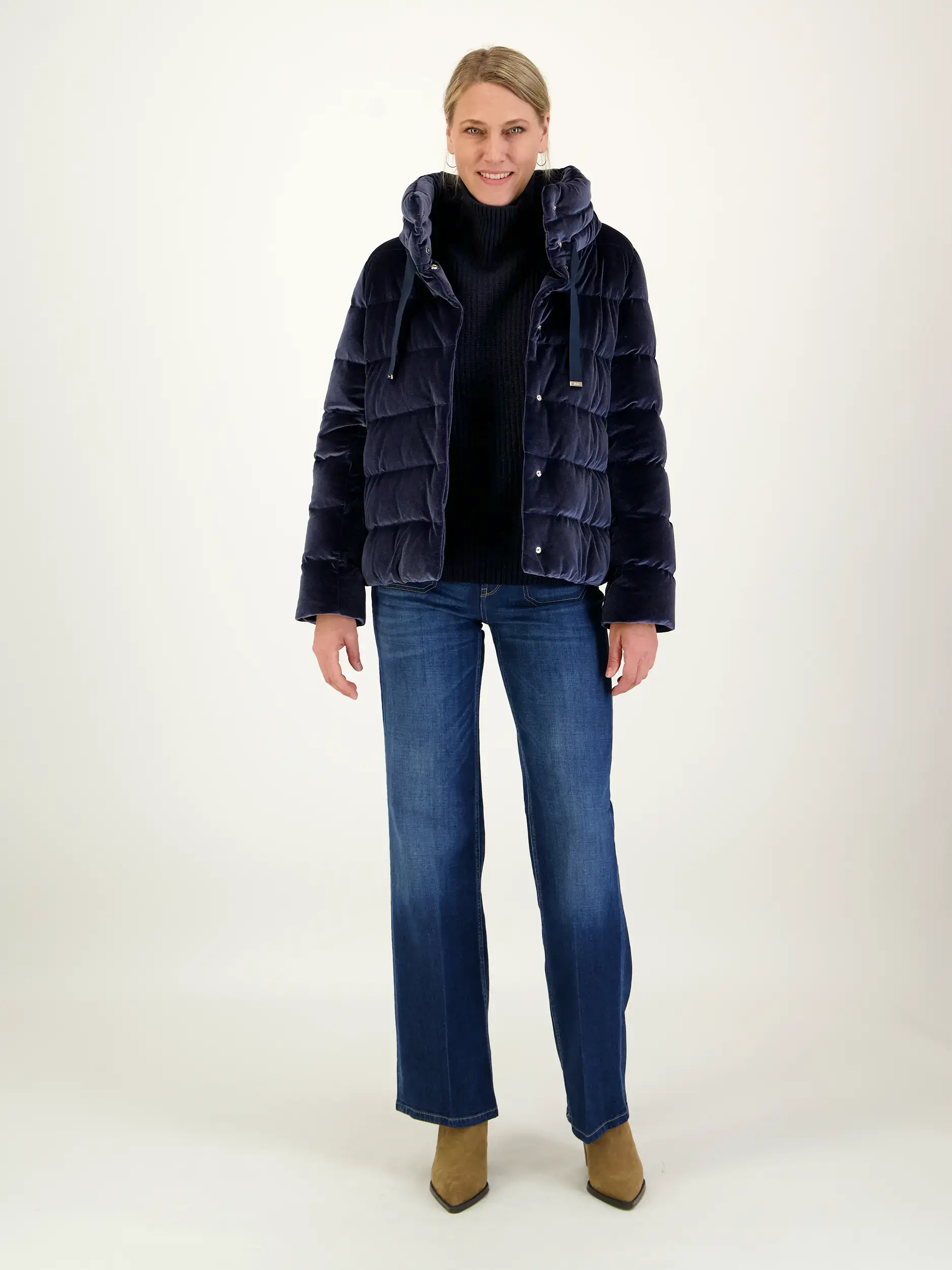 Rollkragenpullover aus Kaschmir langarm - Artikel Teil eines Outfits getragen von einem Modell