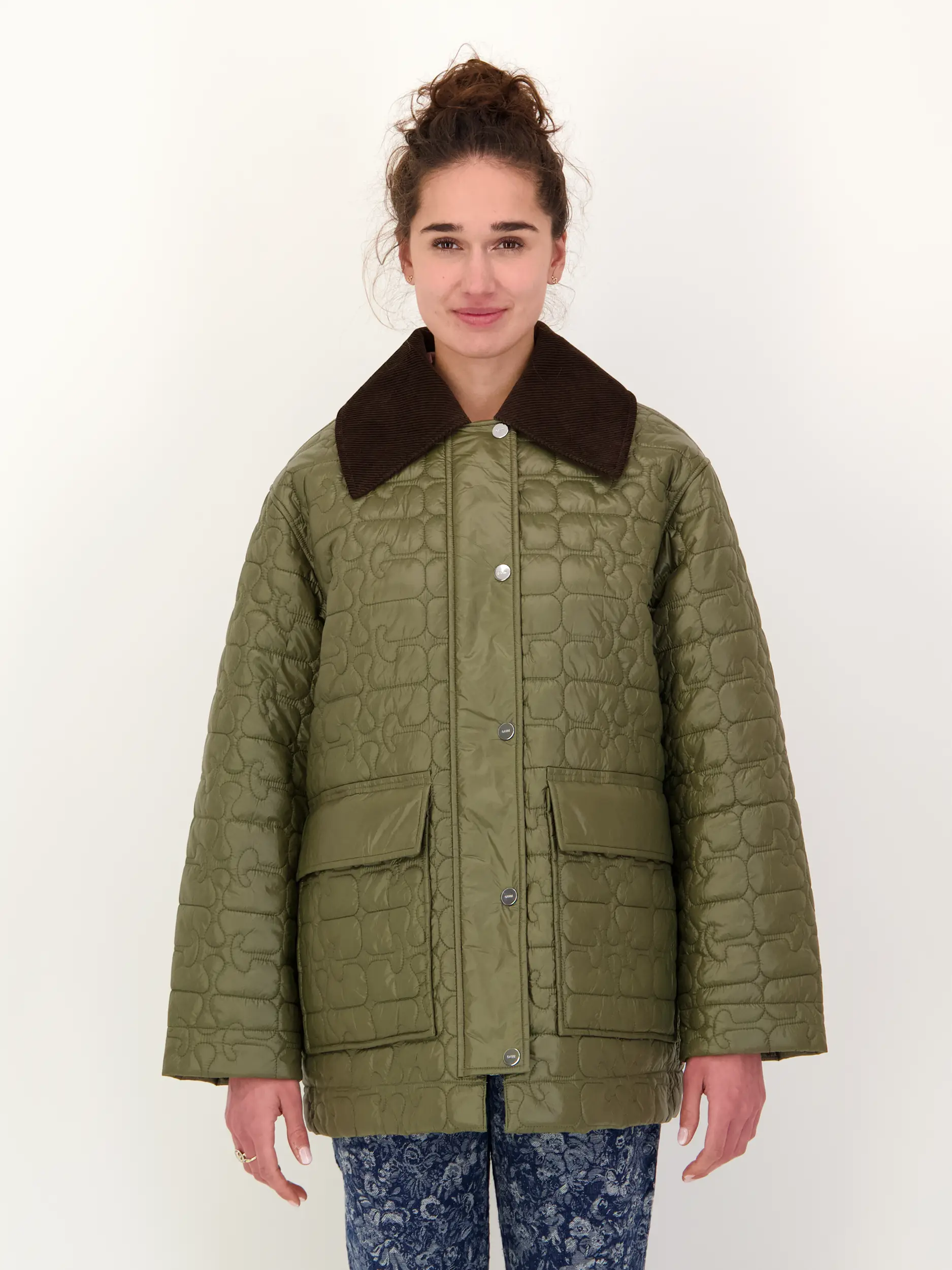 Steppjacke  - Artikel Vorderseite getragen von einem Modell - Farbe: Grün