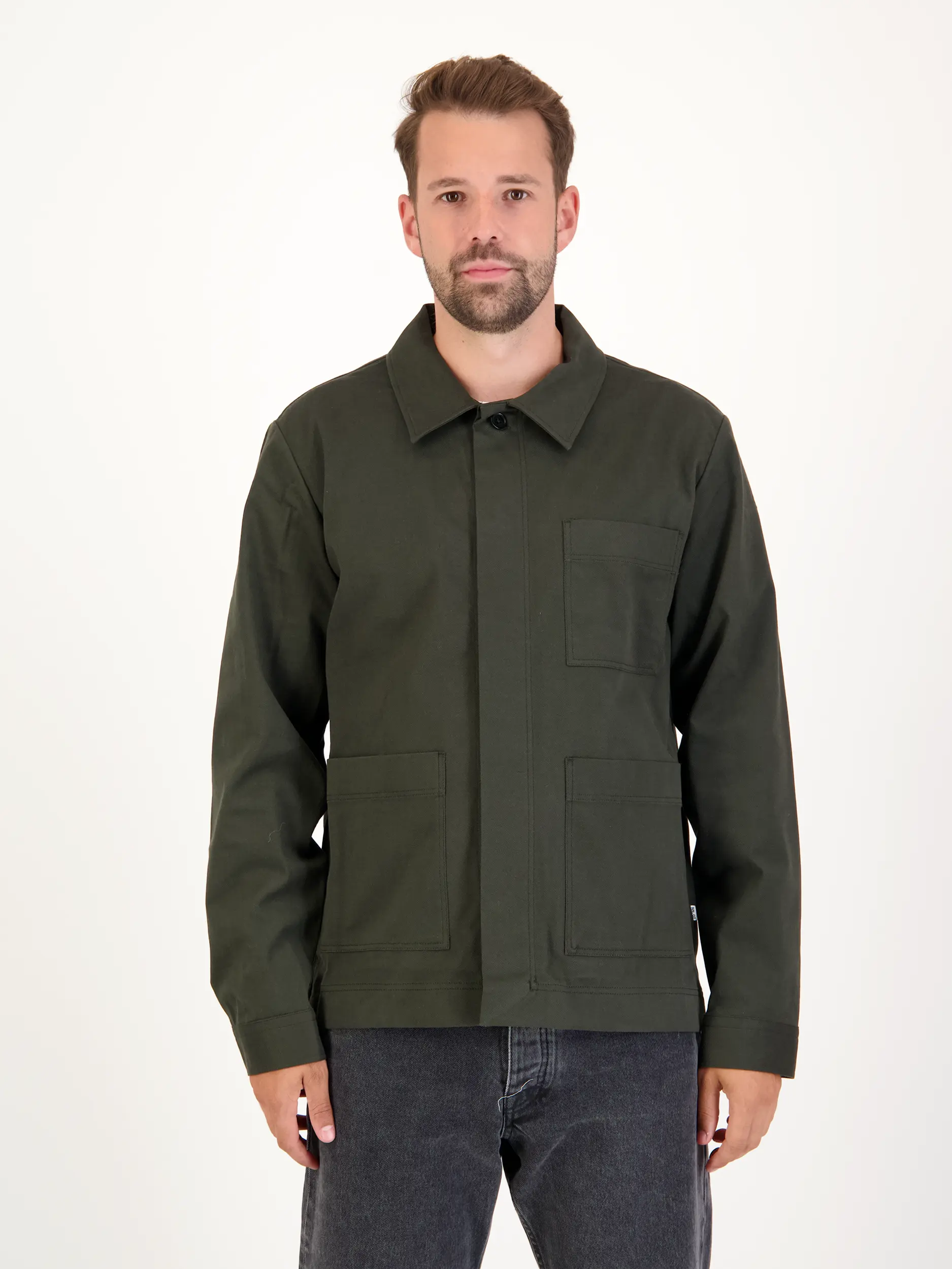 Overshirt 'Olav' - Artikel Vorderseite getragen von einem Modell - Farbe: Grün